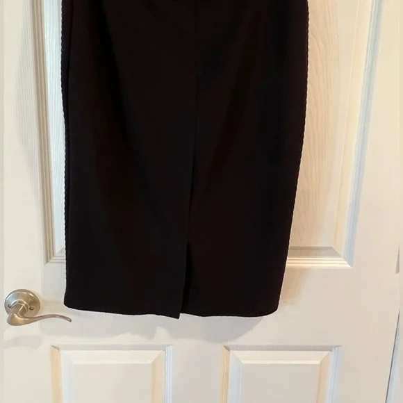 Textured bodycon skirt - Picture 2 of 7